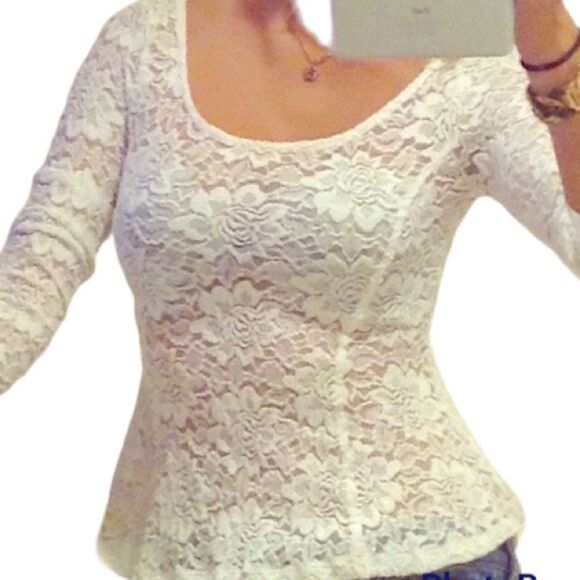 ✨ H&M, Divided White Peplum Top✨ - Picture 5 of 8